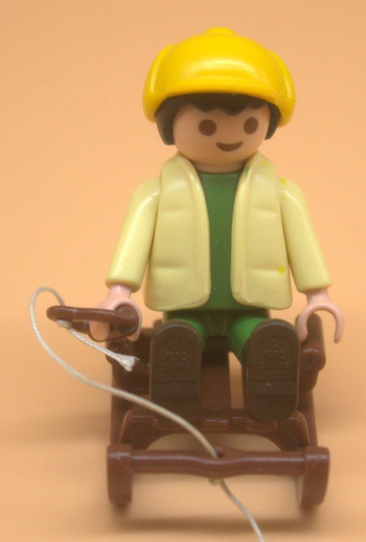 Playmobil Winterwelt Junge mit Schlitten gebraucht