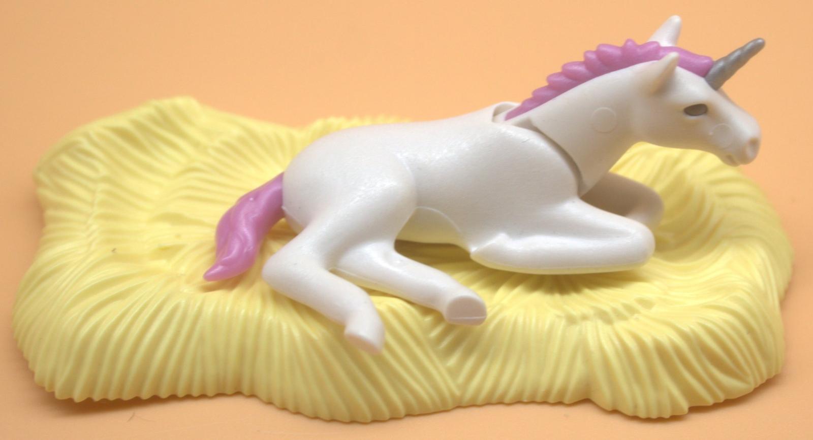 Playmobil liegendes Einhorn mit Heu gebraucht