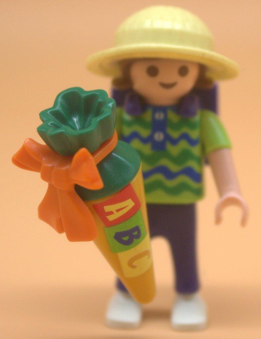 Playmobil erster Schultag, Mädchen mit Schultüte gebraucht