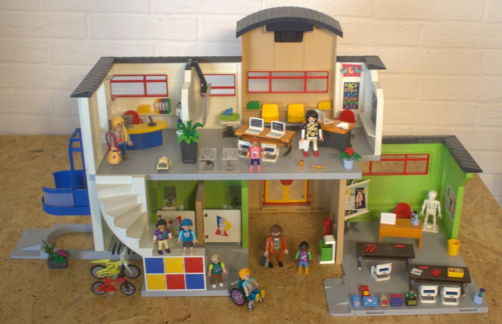 Playmobil Schule 9453 mit Turnhalle 9454 und Chemielabor 9456 gebraucht